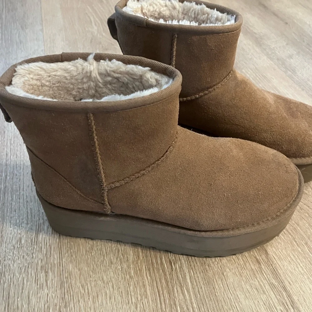 UGG classic short